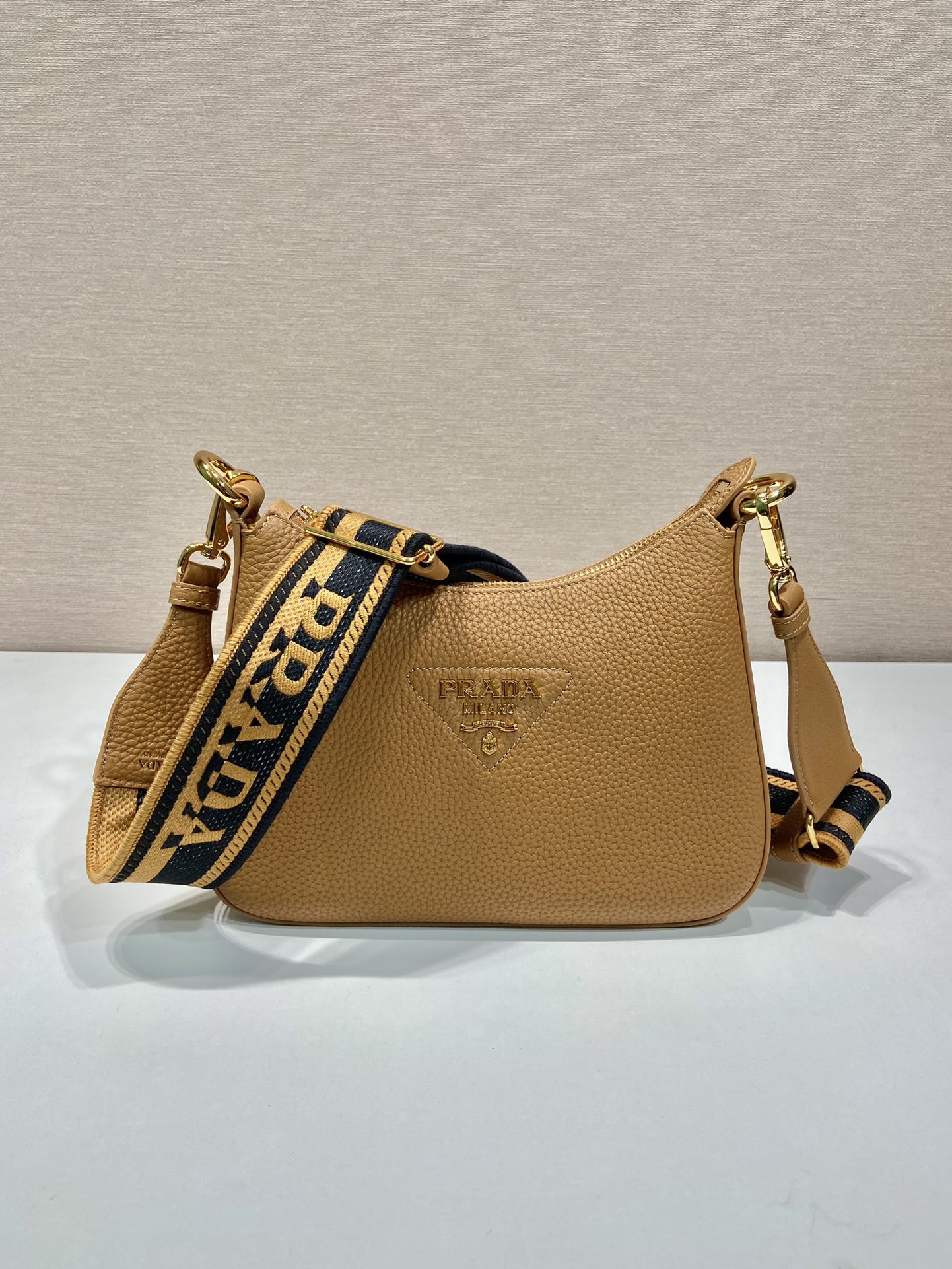 Prada_1BH193_Tote-24_18_